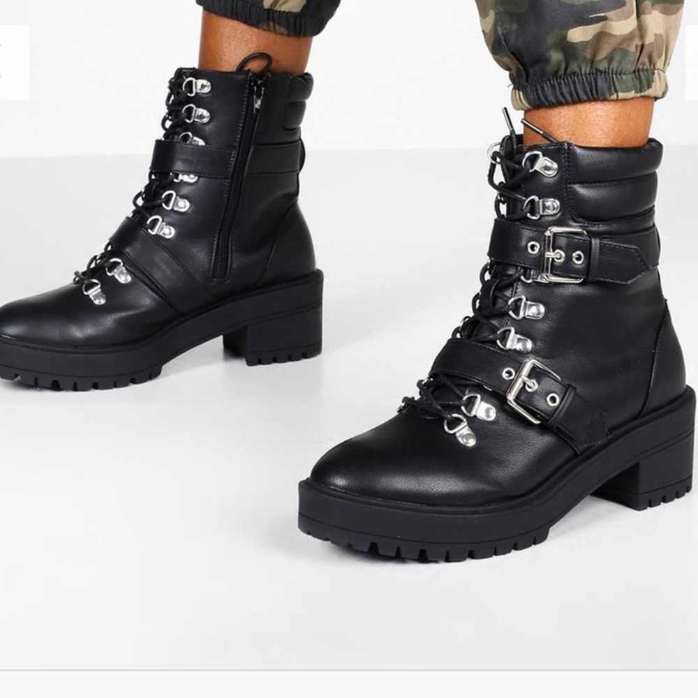 LACE UP CHUNKY COMBAT BOOTS